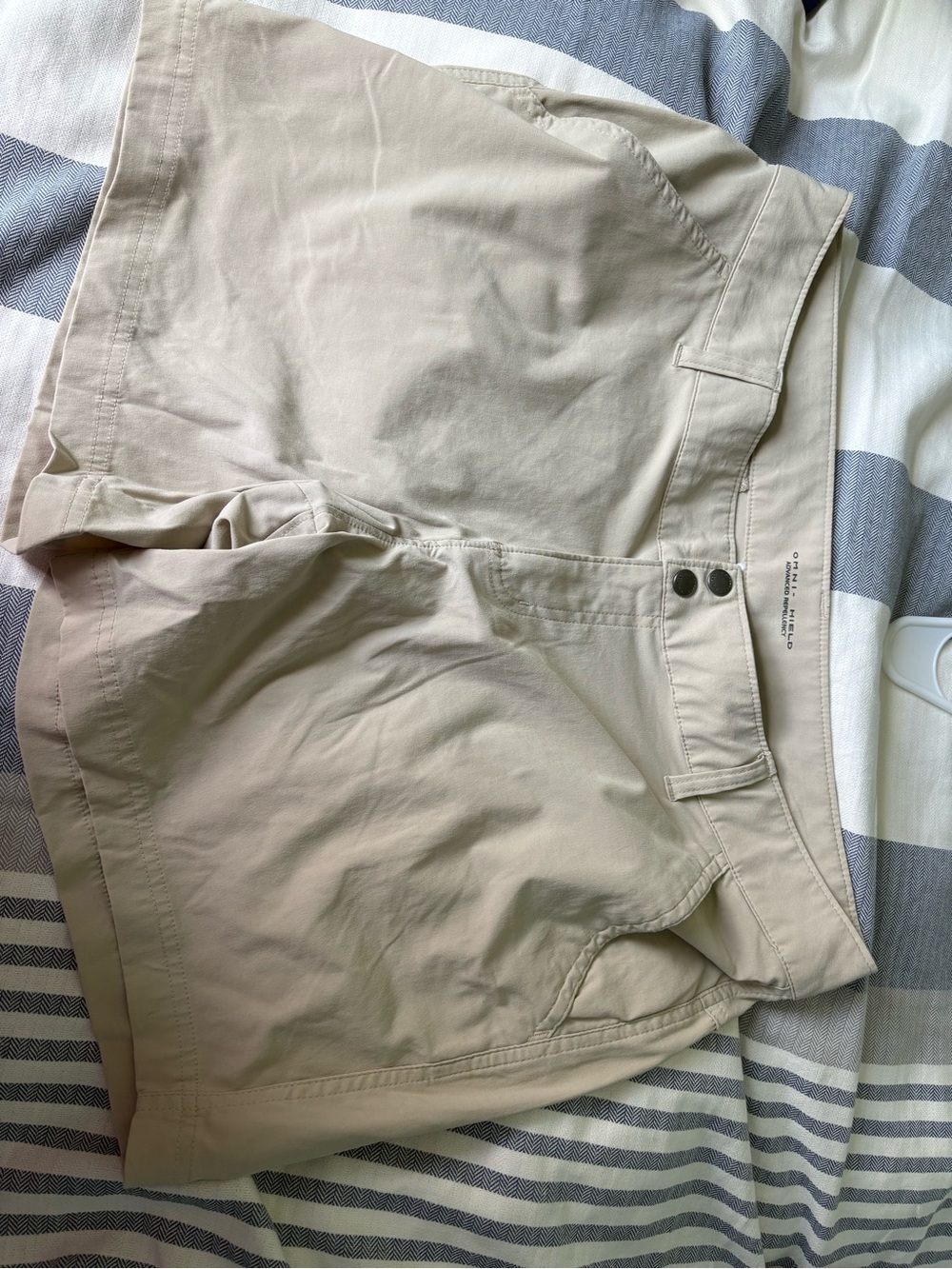 Columbia Khaki Beige Omni-Shield Cargo Shorts